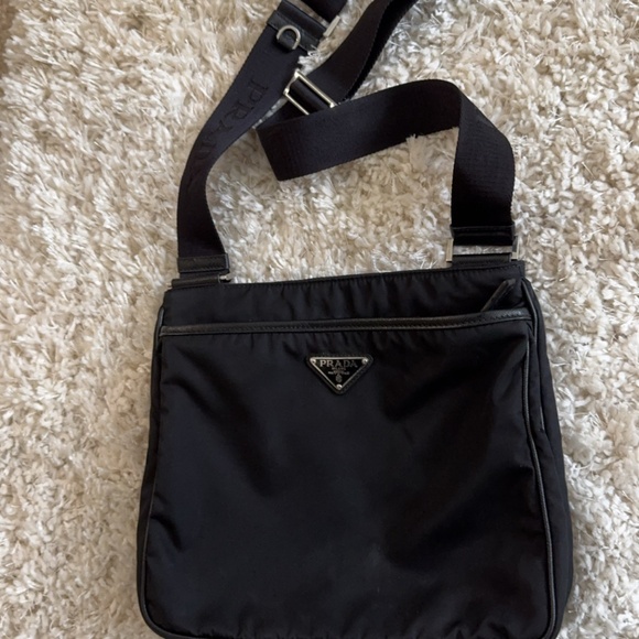 Prada Re-Nylon and Saffiano shoulder bag - Picture 2 of 3
